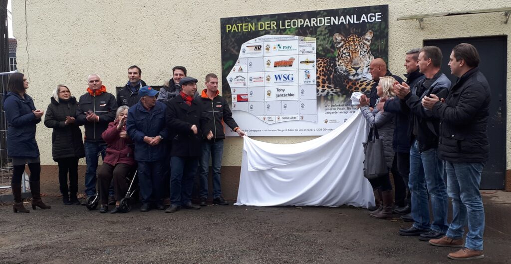 Enthüllung der Patentafel in der Leopardenanlage Zoo Hoyerswerda